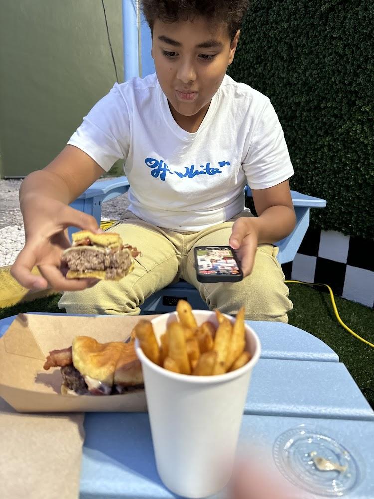 Hamburguesita Fat Pride Menu image 8